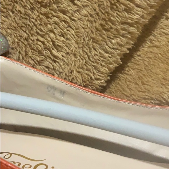 Ann Creek’s “Angela Buckle” Two-toned Pump - Picture 3 of 4